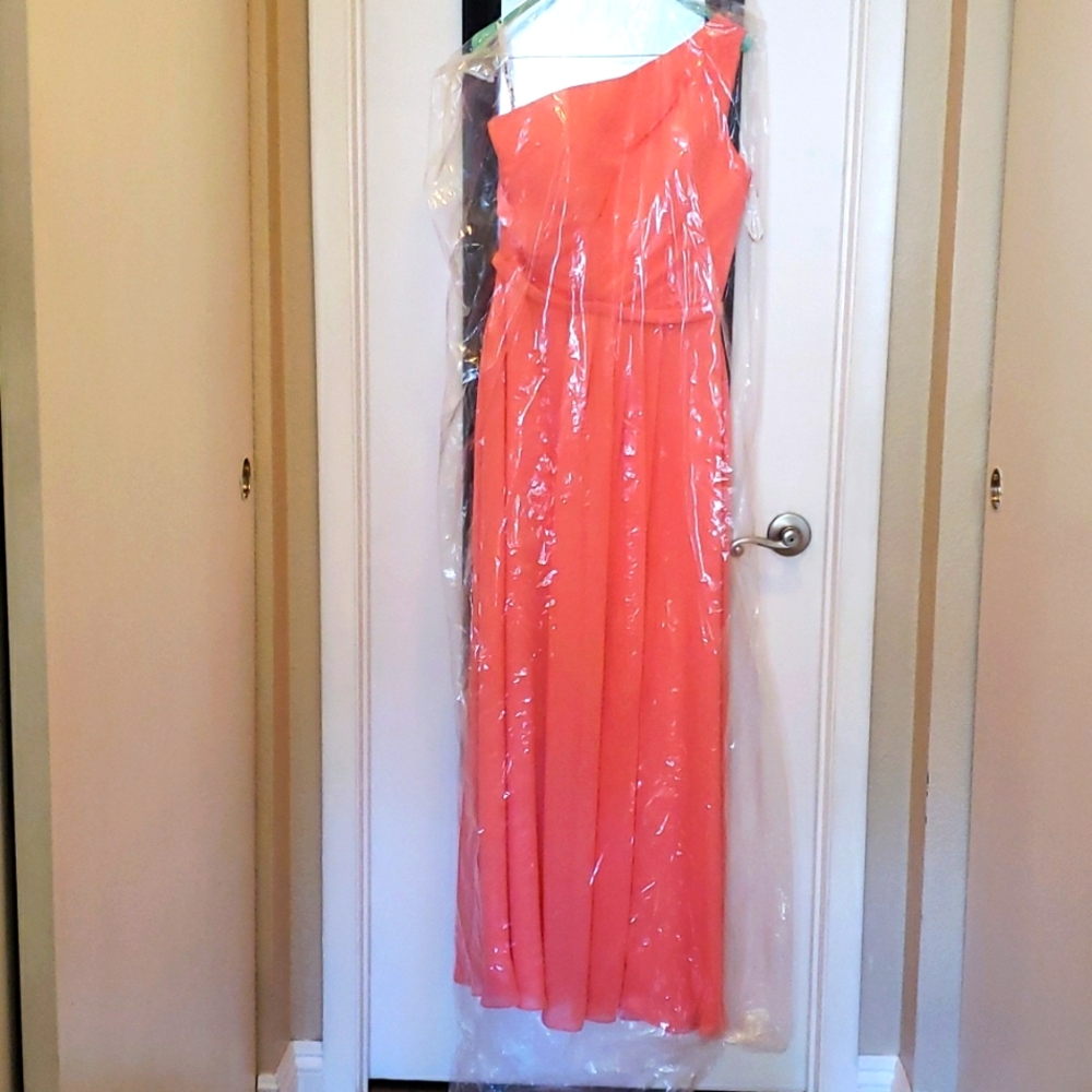 Elegant coral dress, size 6, built-in bra, A-Line One-Shoulder Floor-Length